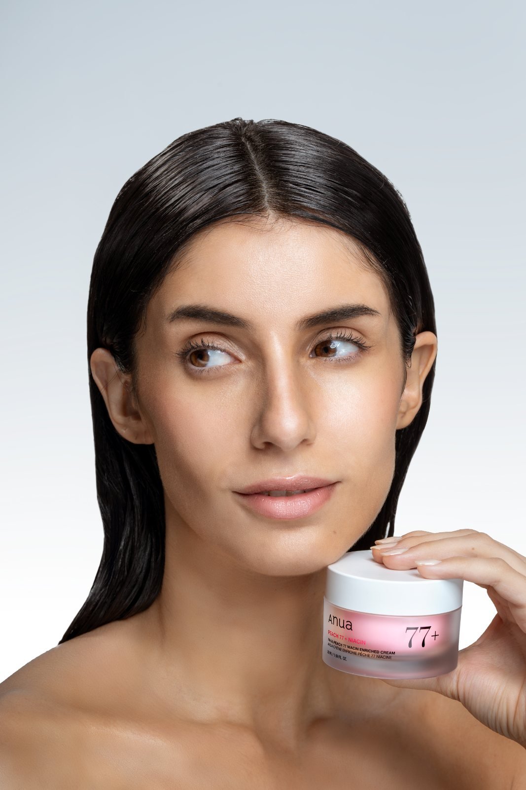 Campaña Anua: retrato beauty con producto