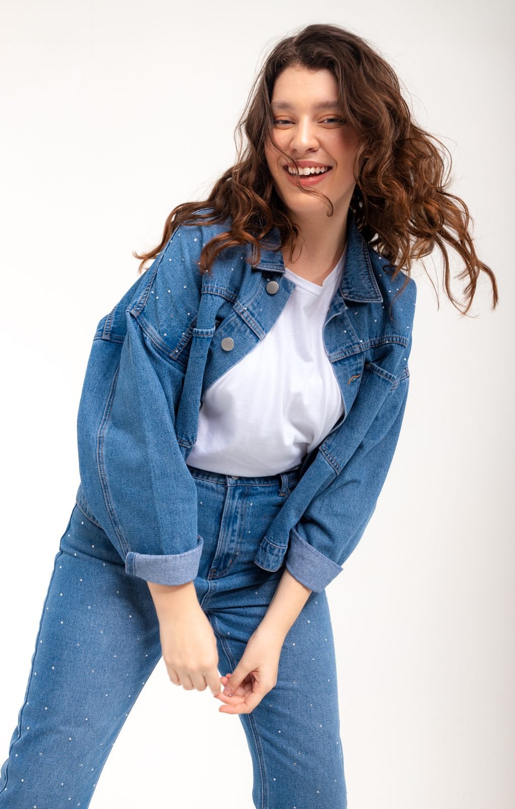 Campaña Yagmour: modelo con conjunto de jean