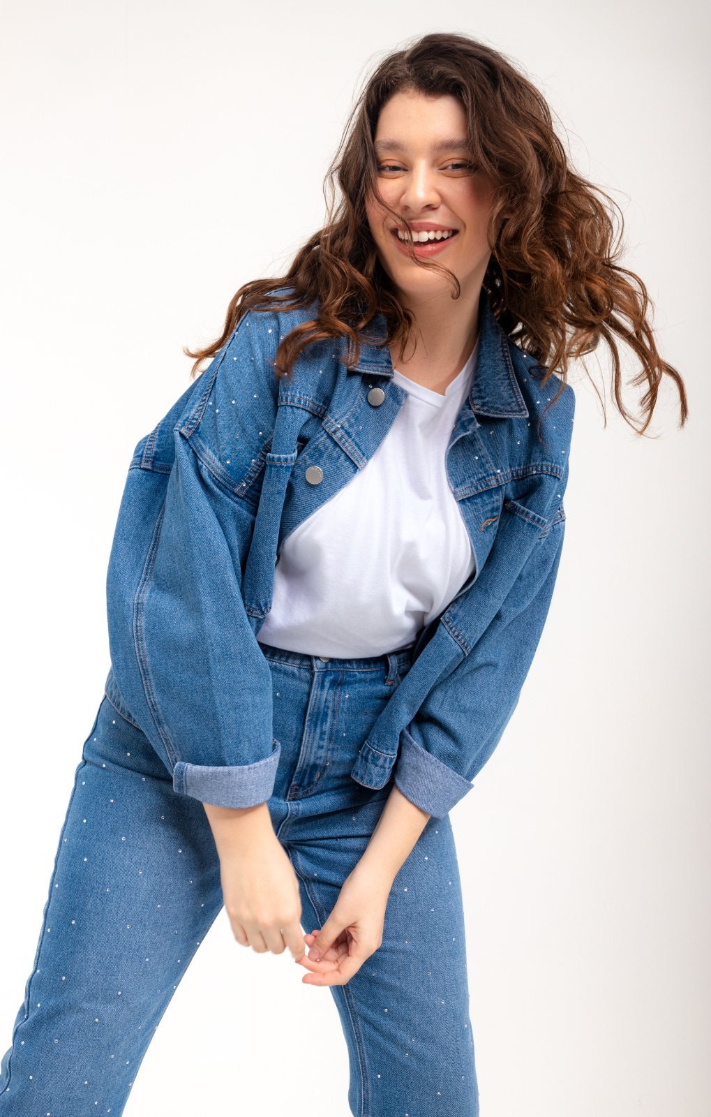 Campaña Yagmour: modelo con conjunto de jean
